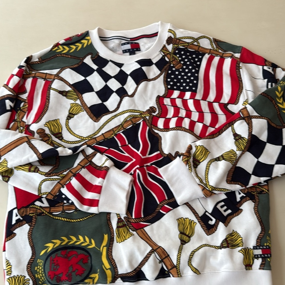 Tommy Hilfiger 90’s flag crewneck sweatshirt flag print all over size large